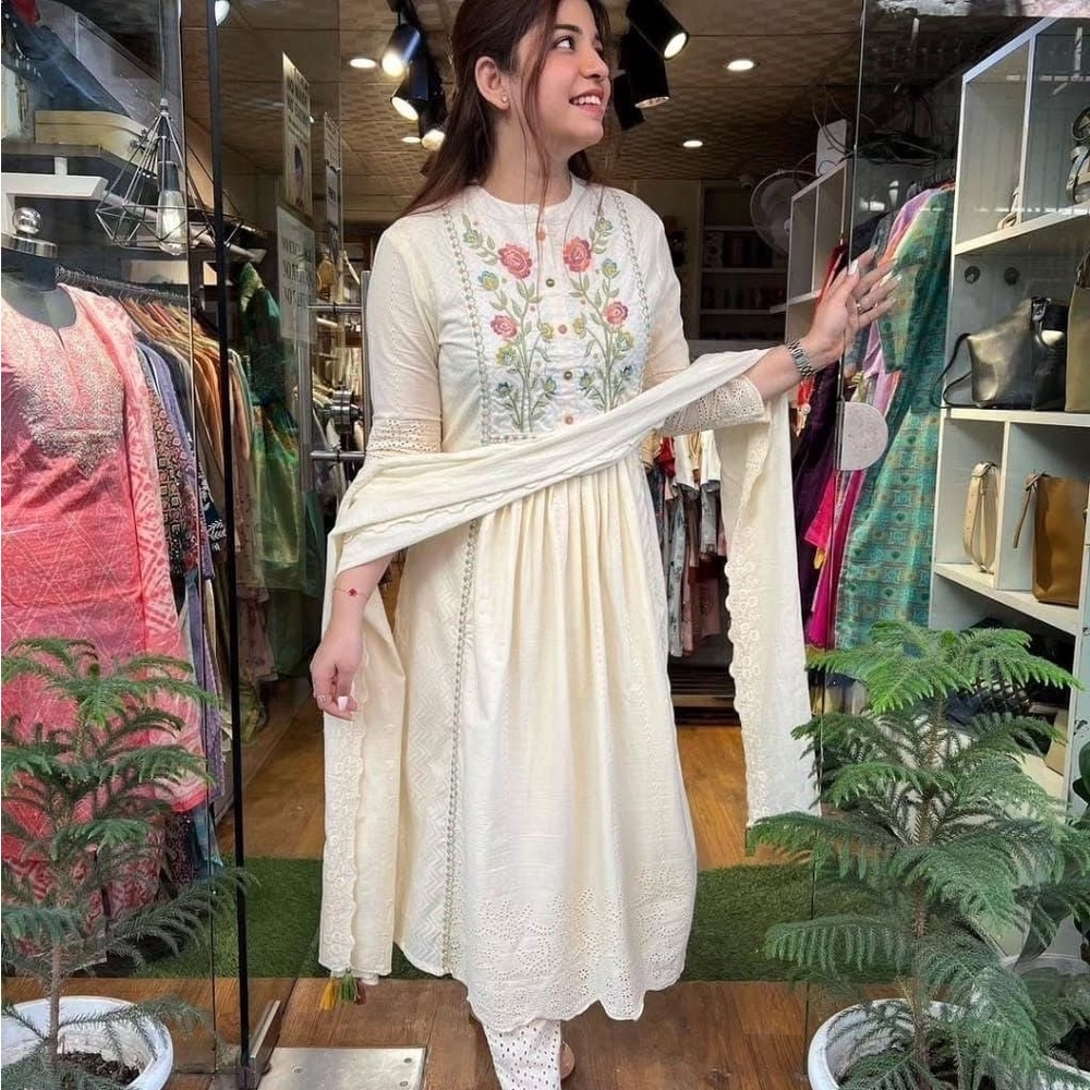 Elegant Cream Embroidered kurta set
